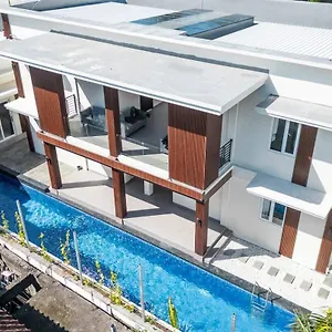 apt-charming-1-bedroom-in-central-seminyak-seminyak-bali.hotelsseminyak.net/